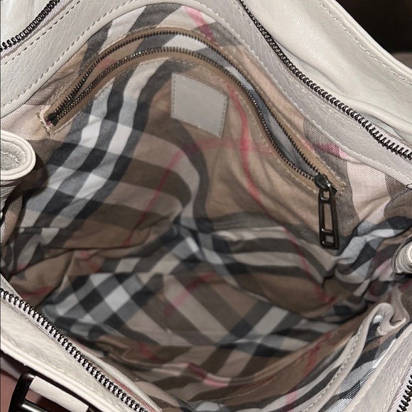 Burberry Cream Shoulder Bag with Structured Design and Silver Hardware - Picture 5 of 8